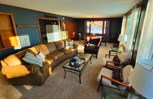 Lake Tomahawk Condominio | Amazing Views! 2 BR 8-person Condo overlooking Lake Tomahawk, Dock Slip included