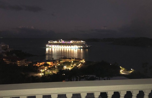 Flag Hill Casa | Amazing views and great location - 4 Bedroom Estate Bakekroe in St Thomas
