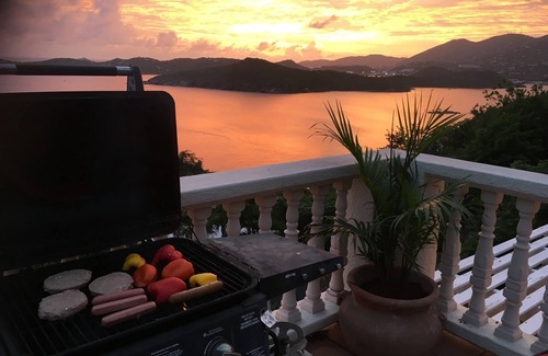 Flag Hill Casa | Amazing views and great location - 4 Bedroom Estate Bakekroe in St Thomas