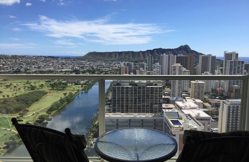 Waikiki Condominio | Vistas increíbles y excelente ubicación! "Estancia mínima de 30 días"