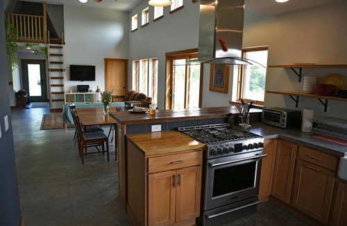 Stark Otro | Amazing Views at this Modern Retreat on 5 Acres. Superhost on AirBnB!