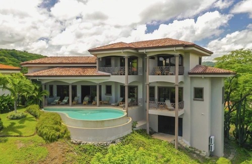 Coco Villa | 4-bedroom villa in welcoming Playas del Coco