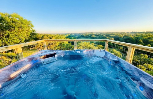 Spring Branch Casa | Amazing Views on over 4 acres-River access-infinity pool-Hot Tub
