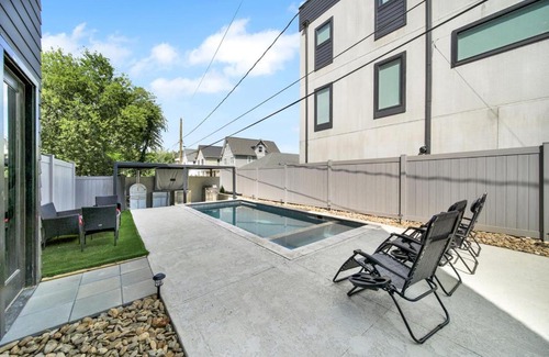 Charlotte Casa | AMAZING VIEWS Rooftop Patio, Gym and Game room