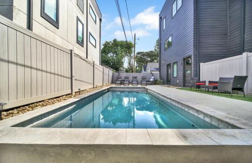 Charlotte Casa | AMAZING VIEWS Rooftop Patio, Gym and Game room