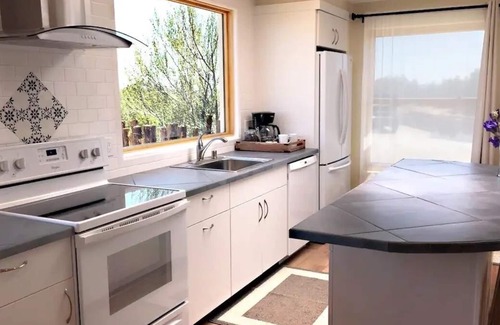 Canoncito Cabaña | Amazing Views - Sangre Mountain View Guest House