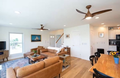 Madison Casa | Amazing views waterfront 3-bedroom home in Madison