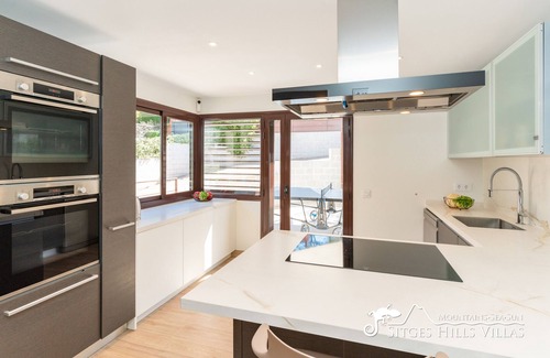 Olivella Villa | Amazing Villa Bol Bol near Sitges with Heated Pool