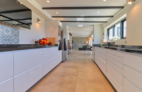 Mijas Villa | Increíble villa con vistas a la montaña, terraza, piscina y Wi-Fi