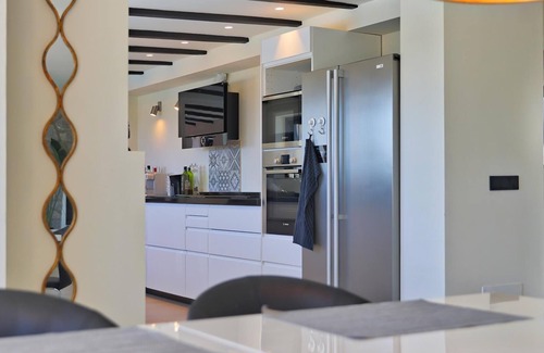 Mijas Villa | Increíble villa con vistas a la montaña, terraza, piscina y Wi-Fi