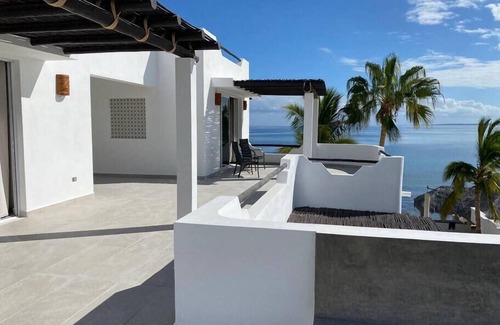 La Ventana Villa | Amazing Villa with 4BR/4BA W/Beach & Pool