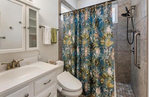 Longbeach Village Casa | Amazing Village Cottage! Walk to Whitney Beach!