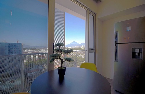 Zona 13 Apartamento | Amazing Volcano Views in front of airport