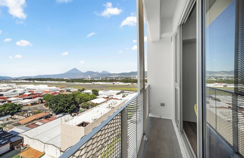 Zona 13 Apartamento | Amazing Volcano Views in front of airport