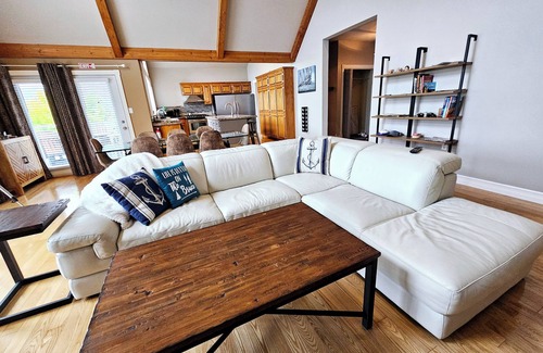 Tobermory Cabaña | Amazing waterfront luxury home in millionaire area only minutes from town
