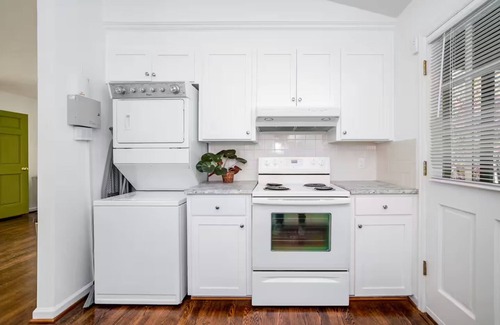 Lynchburg Cabina | Amazing Woodland Cabin Retreat - 15 minutes to Liberty, University of Lynchburg!