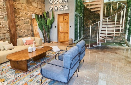 Casco Viejo Apartamento | AmazINN Places private Splash Pool and relaxing Sound of Sea