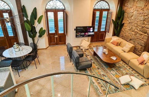 Casco Viejo Apartamento | AmazINN Places private Splash Pool and relaxing Sound of Sea