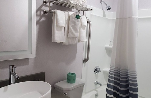 South Yarmouth Hotel | Ambassador Inn & Suites
