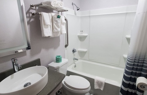 South Yarmouth Hotel | Ambassador Inn & Suites