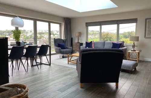 Saundersfoot Casa | Amber Cottage - Luxury Cottage, Hot Tub, Sea Views and Log Burner