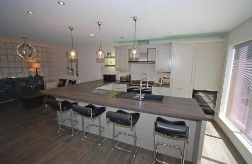 Saundersfoot Casa | Amber Cottage - Luxury Cottage, Hot Tub, Sea Views and Log Burner