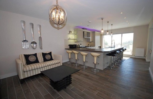 Saundersfoot Cabaña | Amber Cottage - Luxury Cottage Hot Tub Sea Views and Log Burner