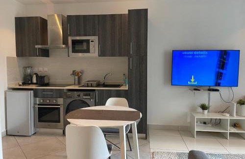 Cantonments Apartamento | Amber Pool View Studio at Embassy Gardens