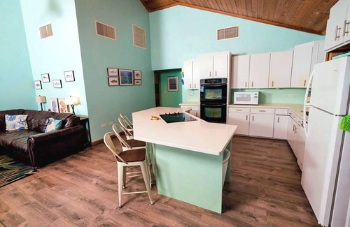 Spanish Wells Casa | Amberjack House - 3 Bedroom House On The Beach!