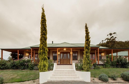 Wattle Grove Cama Y Desayuno | Ambience on Huon Bed & Breakfast