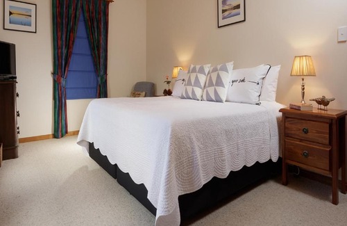 Wattle Grove Cama Y Desayuno | Ambience on Huon Bed & Breakfast