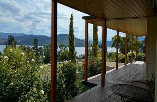 Wattle Grove Cama Y Desayuno | Ambience on Huon Bed & Breakfast