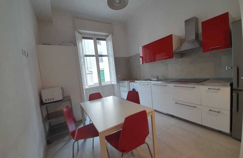 Sant' Ambrogio Apartamento | Ambrogio Apartment - Tres Habitaciones Piso, Capacidad 6
