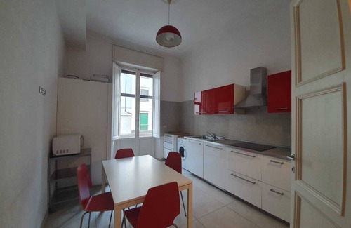 Sant' Ambrogio Apartamento | Ambrogio Apartment - Tres Habitaciones Piso, Capacidad 6