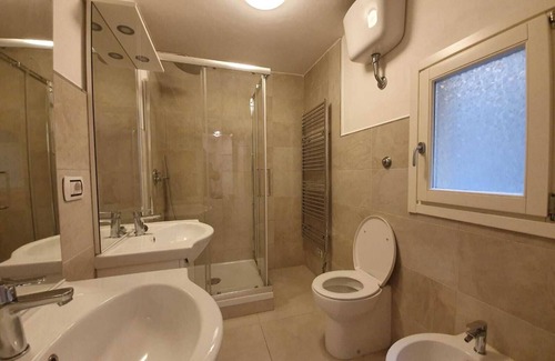 Sant' Ambrogio Apartamento | Ambrogio Apartment - Tres Habitaciones Piso, Capacidad 6