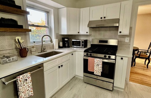 New Rochelle Casa | Amelia House - Newly Renovated 3bed-n1ba home in serene area