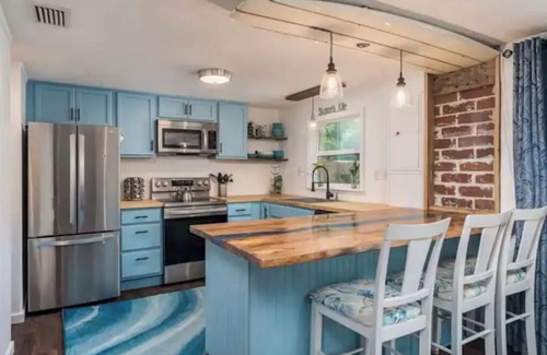 Fernandina Beach Cabaña | Amelia Island Beach Cottage 3BR/2BA w/private pool and hot tub, spacious parking