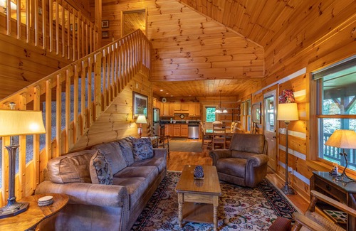Boone Cabina | Amen Corner - Close to Boone! Hot Tub, Pet Friendly, Ping Pong, Foosball, Mountain Views