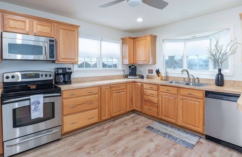 Cape May Court House Casa | Amenities Galore! Spacious, Updated Bay Front Beauty