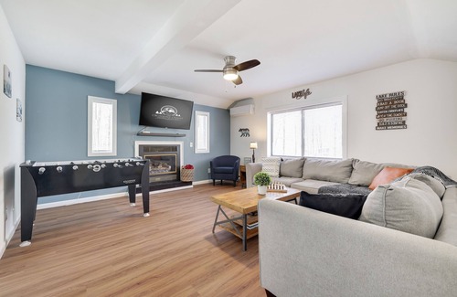 Thornhurst Chalet De Esquí | Amenity Filled Private Getaway on a cul-de-sac w/ AC, King Bed, Fire Pit & Games