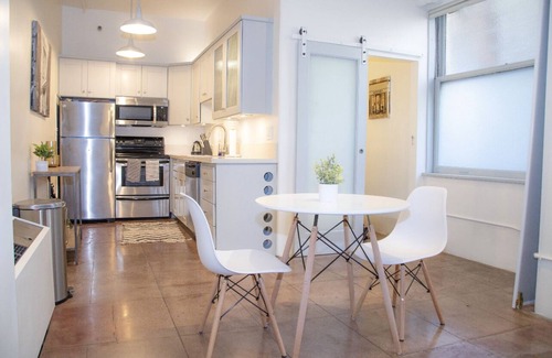 Downtown Los Angeles Condominio | Amenity Galore Trendy Loft In the Center of DTLA