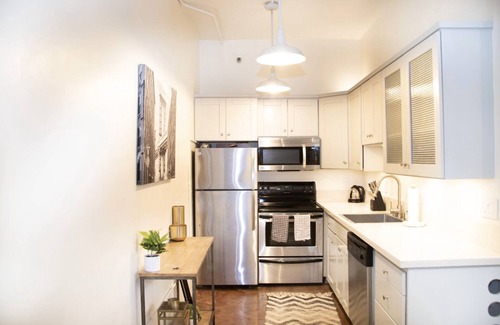 Downtown Los Angeles Condominio | Amenity Galore Trendy Loft In the Center of DTLA