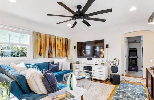 Woodstock Casa | Amenity packed Bungalow w/Office & Hot Tub - Pet Friendly!