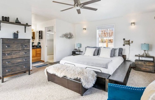 Woodstock Casa | Amenity packed Bungalow w/Office & Hot Tub - Pet Friendly!
