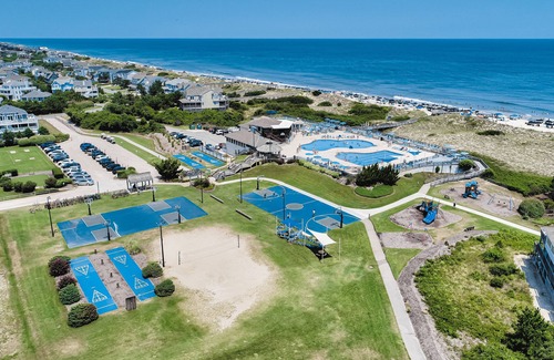 Corolla Light Casa | Amenity-rich 6BR Soundfront | Pool | Hot Tub