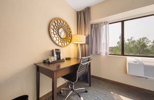 South Loop Apartamento | Amenity Rich Double Queen Suite