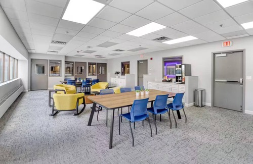 South Loop Apartamento | Amenity Rich Spacious King Suite