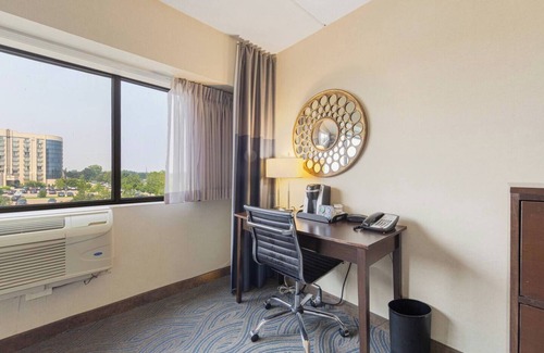 South Loop Apartamento | Amenity Rich Spacious King Suite
