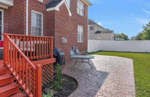 Virginia Beach Casa | American Colonial House near beach waterfront & shopping center