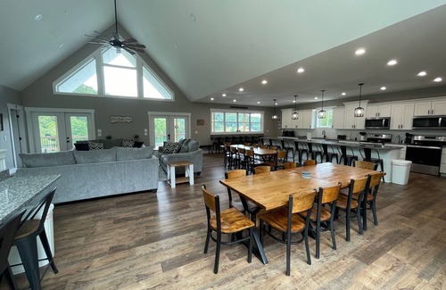 La Follette Casa | American Freedom Sleeps 38; Theater Rm.; Dbl Decker Dock w/slide&2 Covered slips